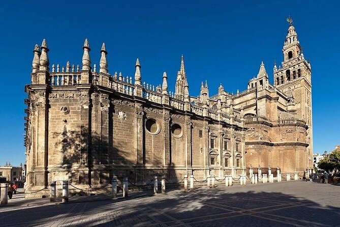 Private Visit to the Cathedral and Giralda of Seville - Exploring the Cathedral