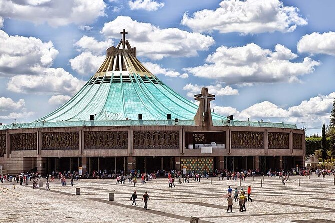 Pyramids of Teotihuacán and Basilica of Guadalupe - Exploring Teotihuacán Pyramids