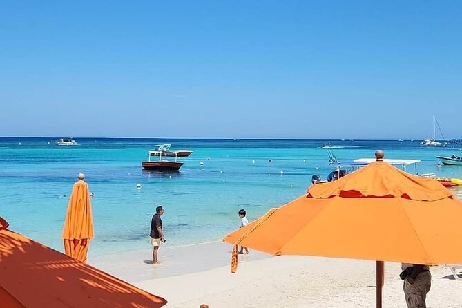 Roatan Monkey & Sloth Tour With Chocolate Rum Tasting and Beach - Relaxing at the Beach