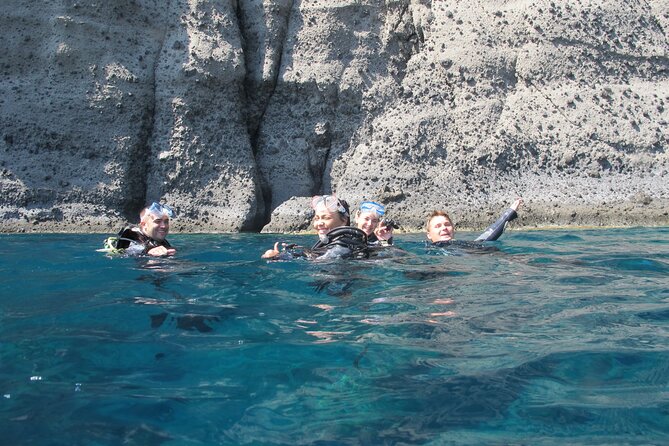 Scuba Diving Adventure in Santorini - Group Size and Duration