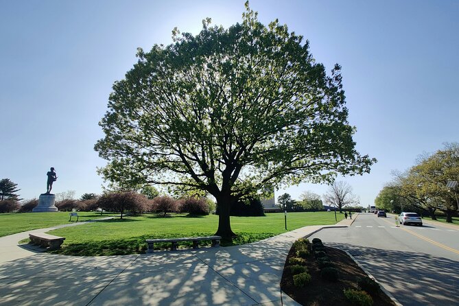 Self-Guided Baltimore Scavenger Hunt: Monumental Mount Vernon - Teamwork and Camaraderie