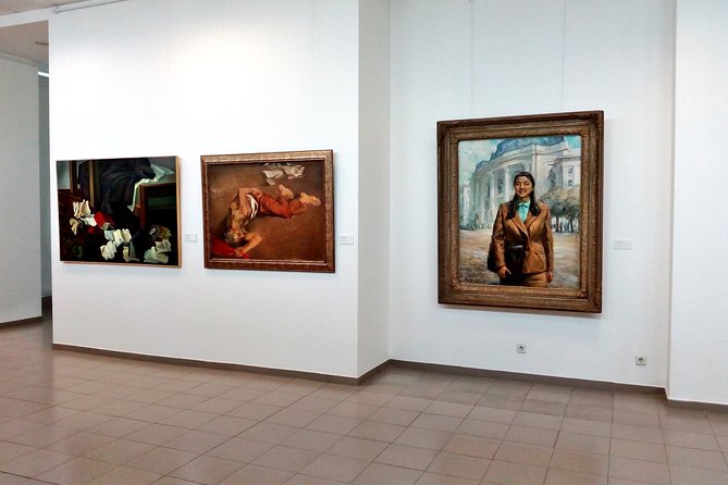 Self-guided Tour in the Museum of Socialist Art - Getting to the Museum