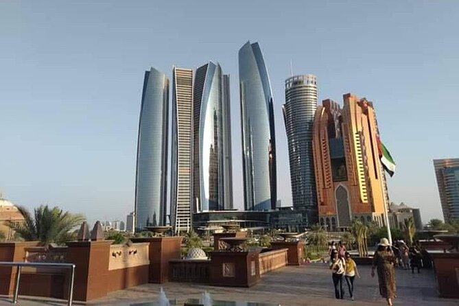 Semi-Private Abu Dhabi Guided Cultural Tour With Lunch - Lunch at a Local Restaurant