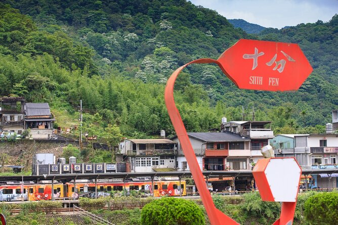 Shifen, Jiufen, Heping Island Park & Raohe Night Market Day Tour - Accessibility Information