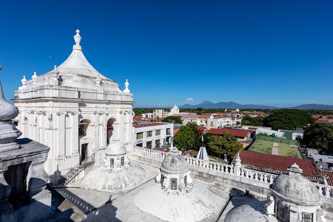 Small-Group Walking Excursion of León City - Explore the Cathedral