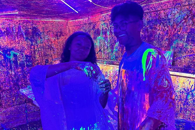 Splatter Art Paint Studio Experience in Hawaii - Meeting Point and Notable Features