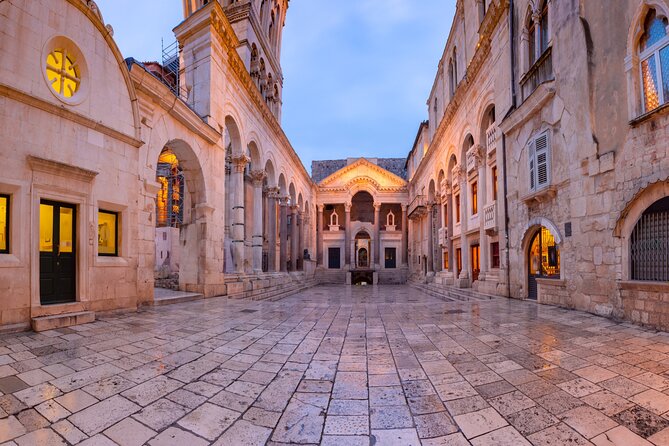 Split Scavenger Hunt and Highlights Self-Guided Tour - Languages and Tour Options