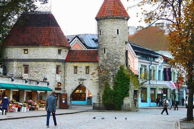 Tallinn Scavenger Hunt and Highlights Self-Guided Tour - Exploring the Citys History
