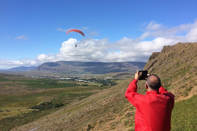 Tandem Paragliding Over the Rugged Lava Fields at Blue Mountains - Flying With an Experienced Instructor