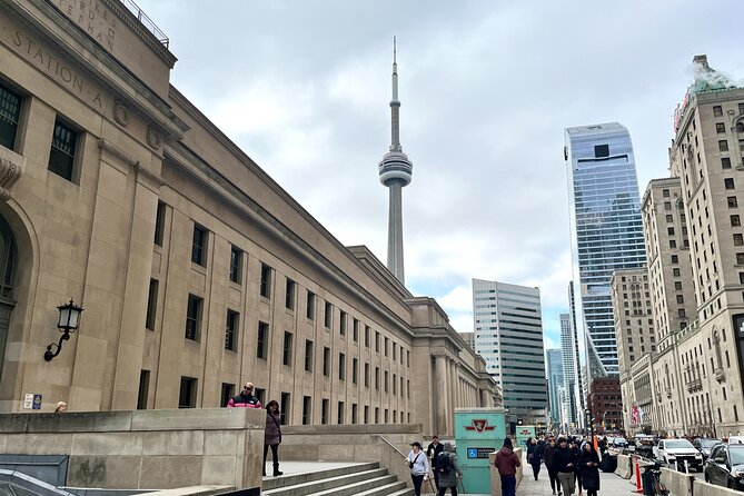 Toronto Landmarks - Casa Loma and the Royal Ontario Museum