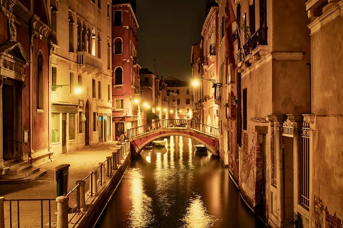 Venice: Ghosts and Legends Walking Tour With Bar Hop - Traveler Perspectives