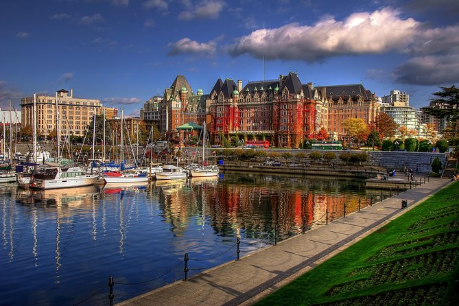 Victoria Harbour Kayak Tour - Local Landmarks