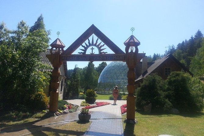 Vilnius Day Trip to Dzukija National Park Including Grutas Park - Logistics and Pickup Details