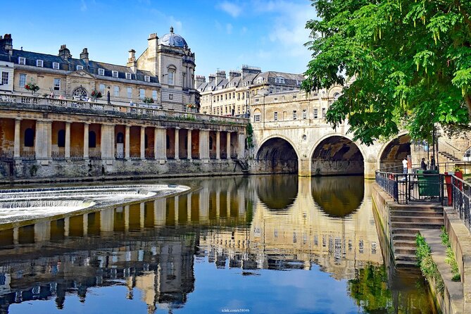 Welcome to Bath: Private Walking Tour Including Bath Abbey - Tour Guide Experience
