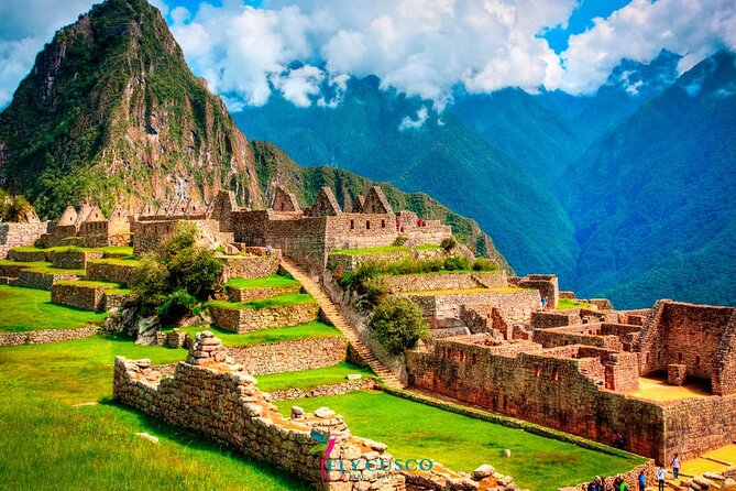 2-Day Private Tour: Sacred Valley and Machu Picchu by Train - Exploring the Sacred Valley