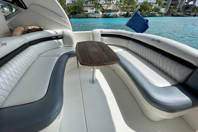 5-Hour Private 40 Yacht Tour to In-Ha Reef With Open Bar, Food & Snorkel - Dining and Refreshments
