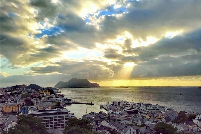 Aalesund Highlights +Alnes the Most Beautiful Island 3H Excursion - Comfortable Luxury Transportation