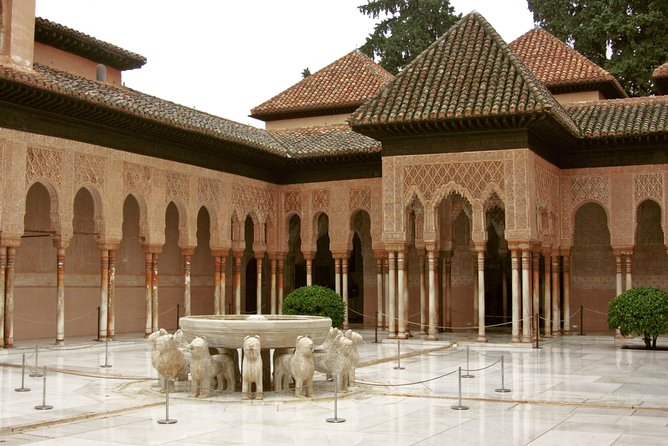 Alhambra & Generalife: Exclusive 3-Hour Private Tour With Tickets Included - Alhambra and Generalife
