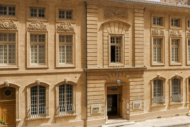 Avignon Scavenger Hunt and Sights Self-Guided Tour - Exploring Avignons Sights