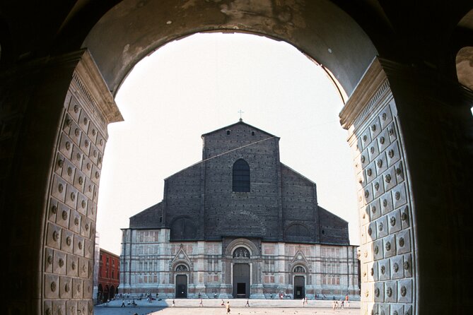 Bolognas Ancient and Recent History: A Self-Guided Audio Tour - Navigating the Self-Guided Tour