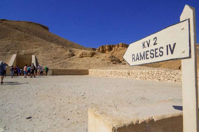 Cairo Over Day, Egyptian Museum, Pyramids & Lunch From Hurghada - Visiting the Pyramids of Giza