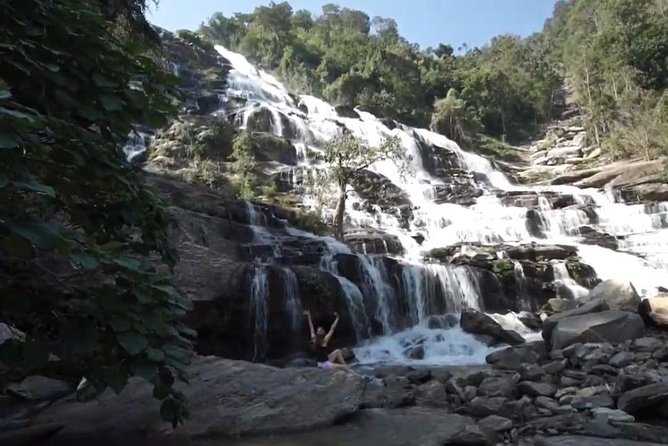 CHIANG MAI: Doi Inthanon-Trekking Pha Dok Seaw-Waterfall-Lunch - Lunch at a Local Restaurant