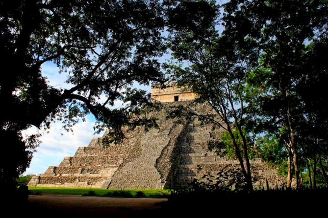 Chichen Itza the Mayan Wonder Tour From Cancun and Riviera Maya - Exploring Chichen Itza
