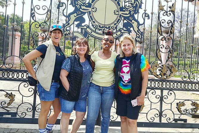 Contrast Tour Including Sandton, Alexandra, Johannesburg and Soweto - Exploring Sandton and Alexandra