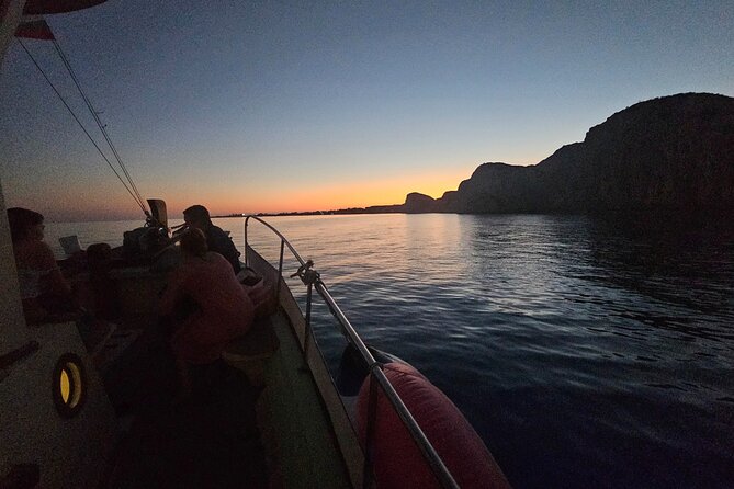Dreamy Cruise Sunset Tour With Dinner and Unlimited Wine! - Friendly Staff and Well-Maintained Boat