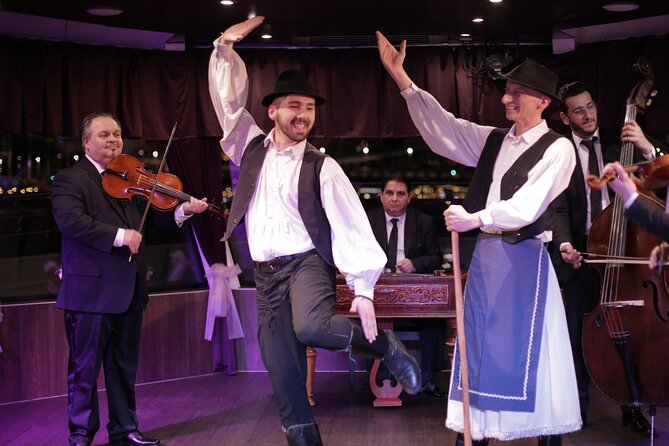 Drinks and Folklore Show Cruise in Budapest - Beverage and Catering Services