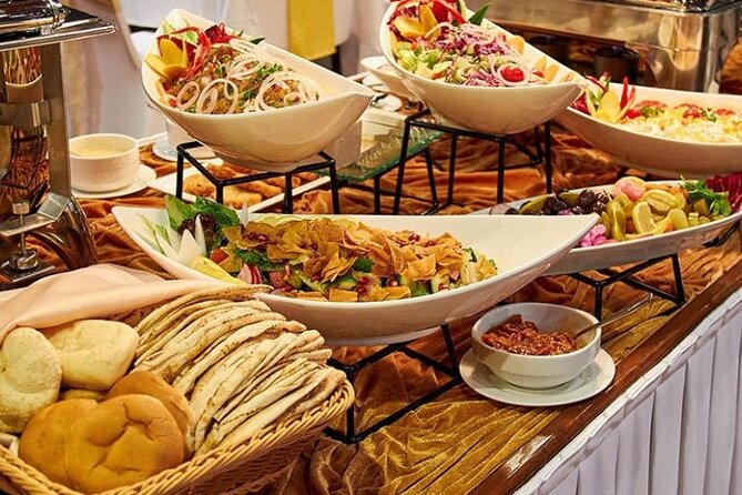 Dubai Creek Dhow Dinner Cruise - Entertainment on Board