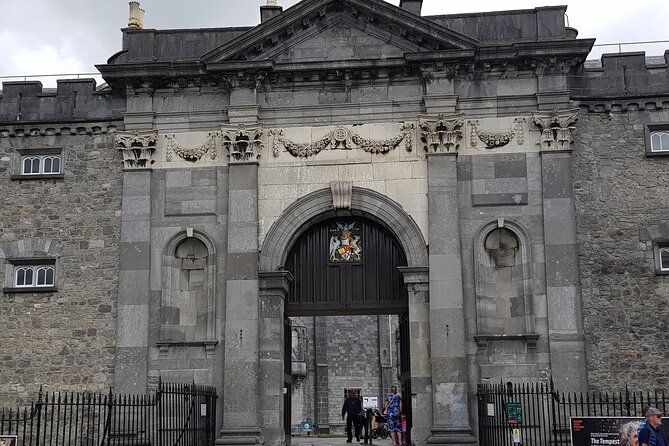 Dublin City To Marble City - Kilkenny City Private Day Tour - Exploring Kilkenny Castle