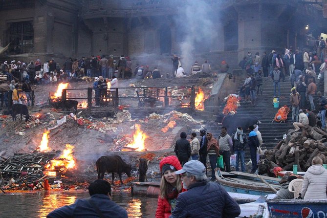 Evening Arti Ceremony - the Light Performance on the Bank of Ganges in Varanasi - Meeting and Pickup Information