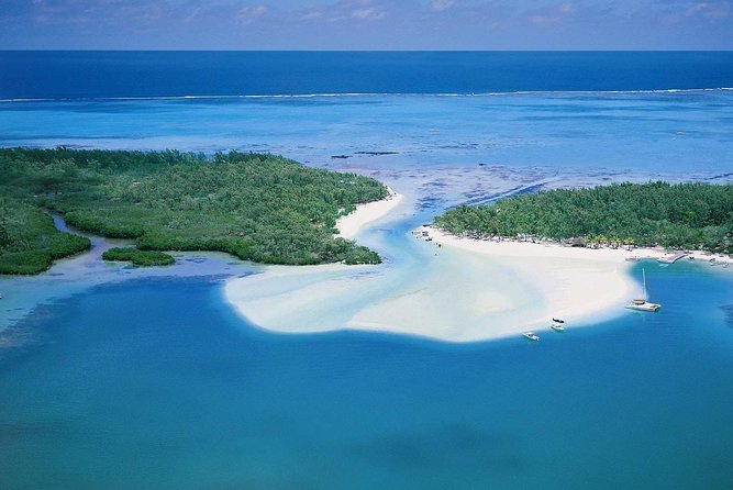 Full-Day At Ile Aux Cerf: Speed Boat, GRSE, Lunch On A Private Island & Transfer - Water Sports Activities