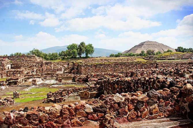 Full-Day Teotihuacan & Basilica Guadalupe Tour - Exploring Teotihuacan and Basilica