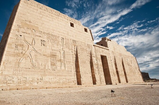 Full-Day Tour to Luxor West Bank Includes 5 Sightseeings - Admiring the Temple of Medinat Habu