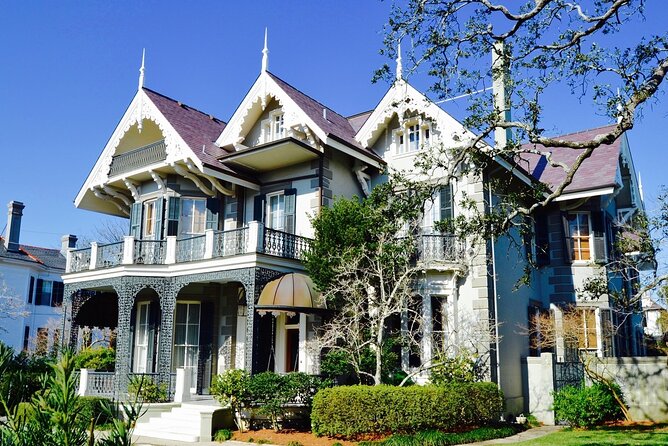 Garden District and Lafayette Cemetery Guided Walking Tour - Intimate Group Experience