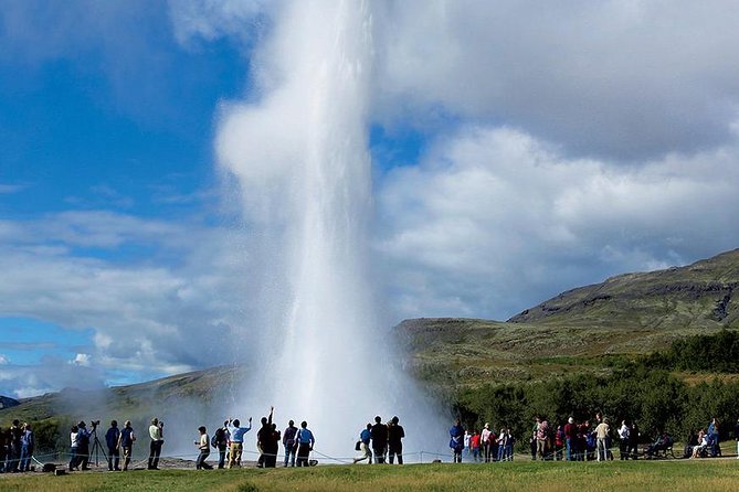 Golden Circle Tour and Evening Northern Lights Cruise From Reykjavik - Reviews Summary