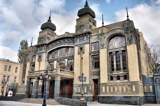 Half-Day Baku Private Walking Tour With Pickup - Exploring Bakus Highlights