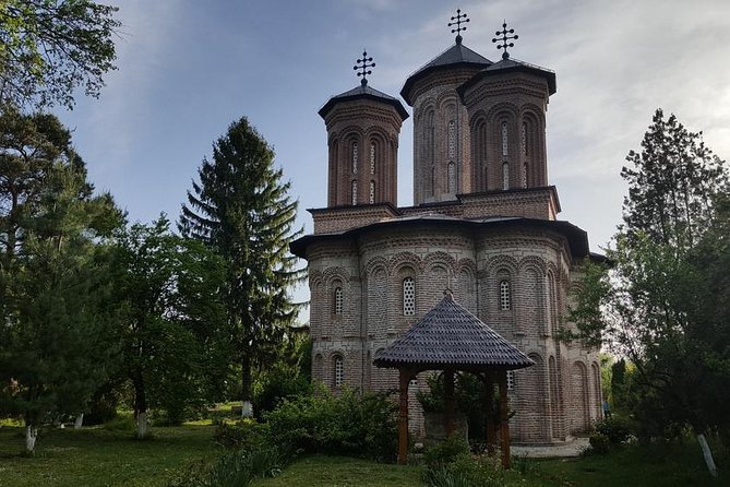 Half-Day Private Sightseeing Tour of Bucharest and Its Surroundings Package - Transportation Included