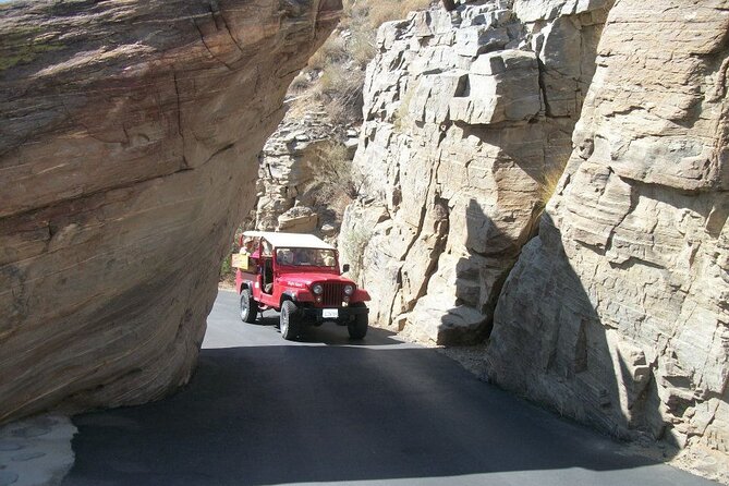Indian Canyons Hiking Tour by Jeep From Palm Desert - Explore the Indian Canyons