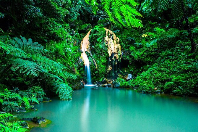 Lagoa Do Fogo Volcano and Caldeira Velha Hot Springs - Accessing the Experience Details