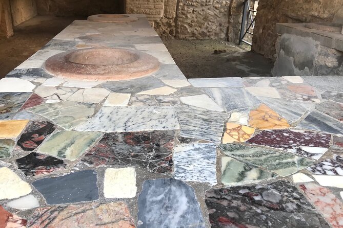 Life and Death of the Roman City of Pompeii With a Local Guide. Private Tour - Exploring the Forum and Theaters