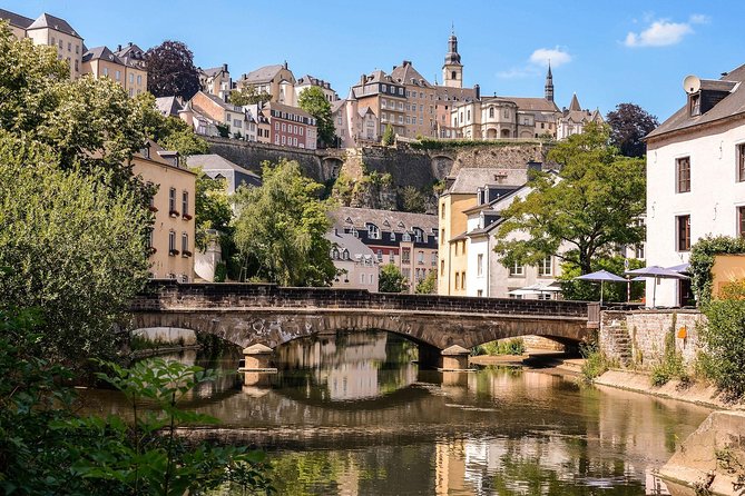 Luxembourg Airport Transfers : Luxembourg to Airport LUX in Luxury Van - Local Route Expertise