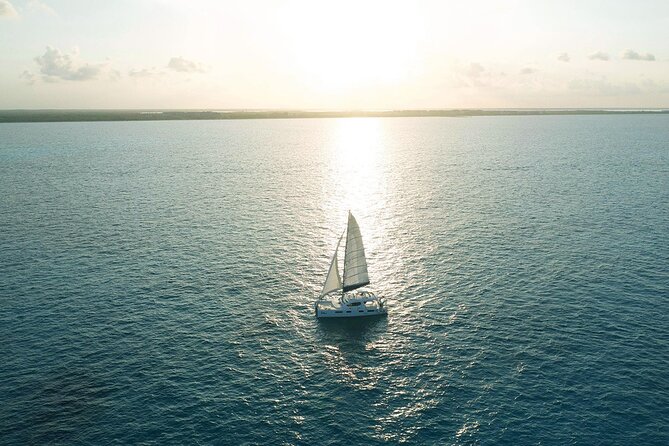 Luxury Sunset Sailing Cruise in Cancun With Light Dinner and Open Bar - Capture Memorable Moments
