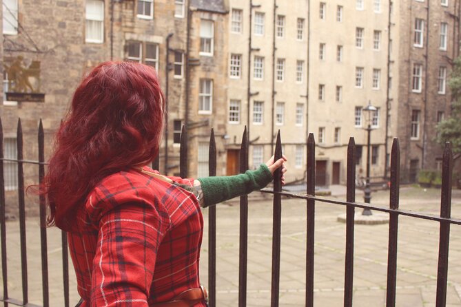 Magical Walking Tour in Edinburgh - Group Size and Ratings