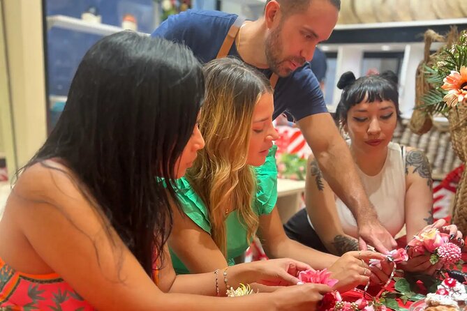 Make a Traditional Sevillian Headdress - Assistance From Artisans