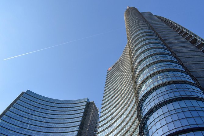 Milan Skyscrapers Guided Tour: Porta Nuova, Unicredit Tower & Vertical Forest - Tour Highlights: Corso Como