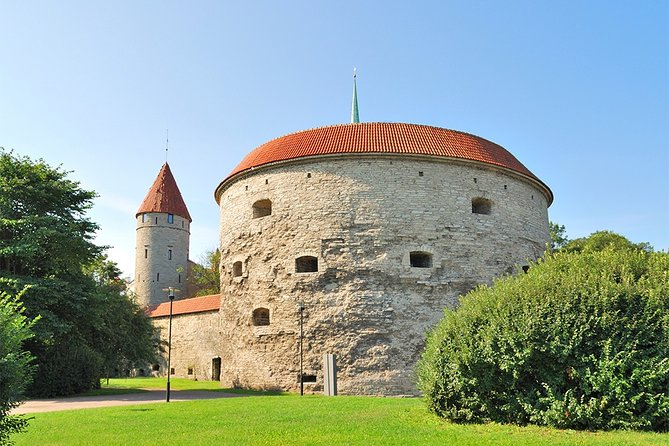 Old and Nowaday Tallinn Driving and Little Walking Private Tour - Guest Reviews