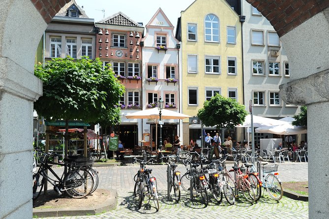 Old Town Guide - Navigating the Lively Atmosphere